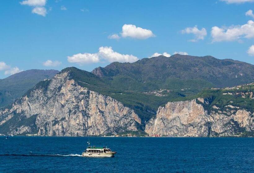 标准间带湖景, Vega