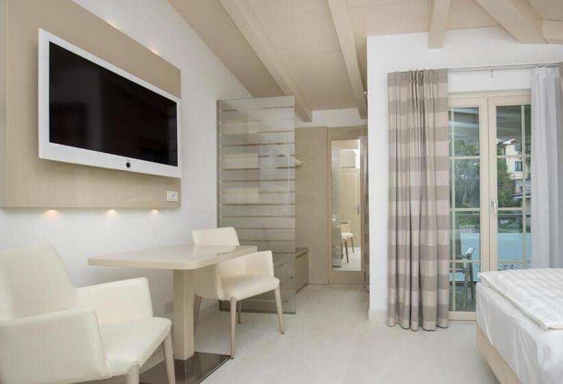 可观山景的小型套房, Vega