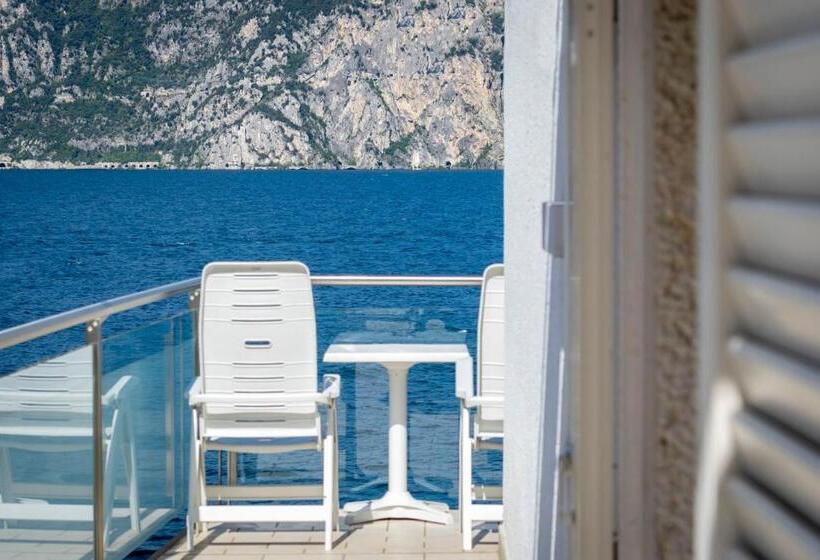 חדר סטנדרט עם טרסה, Vega