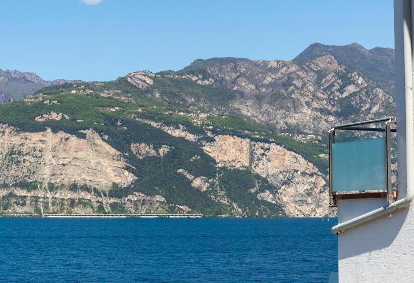 标准间带露台, Vega