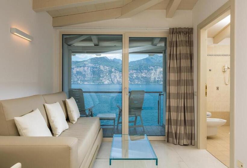 带河湖景观的轻年套房, Vega