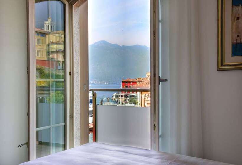 带观景的标准间, Vega