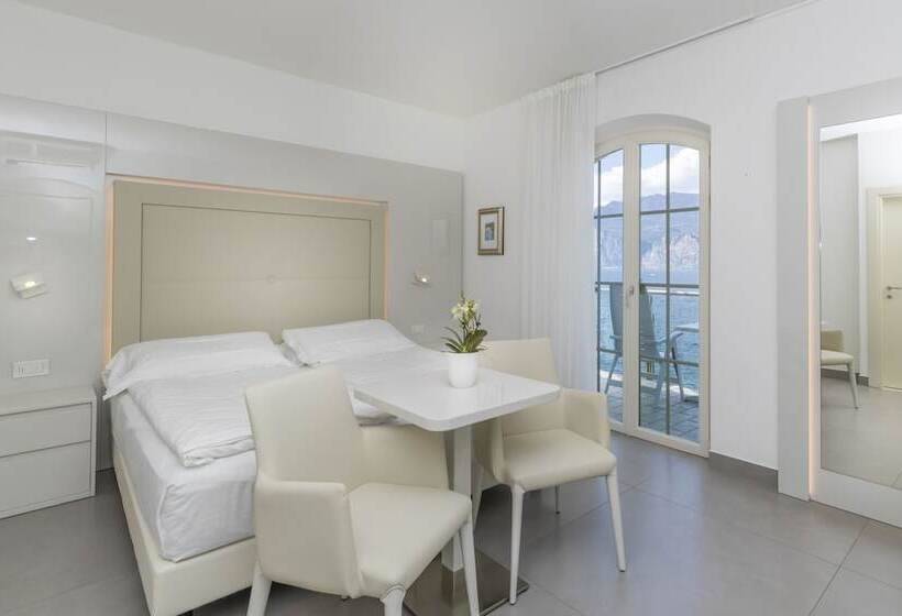 标准间带湖景, Vega