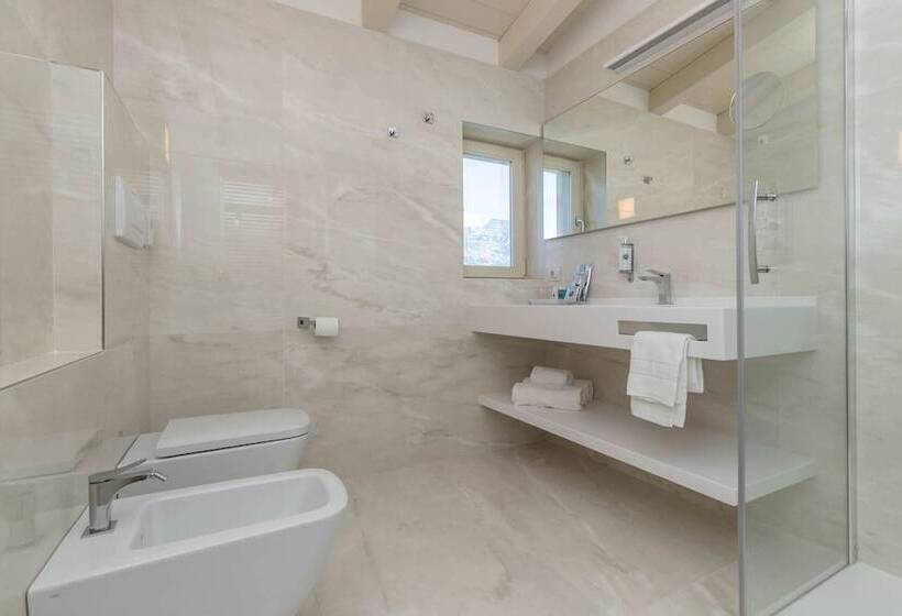 סוויטת ג'וניור נוף לאגם, Vega