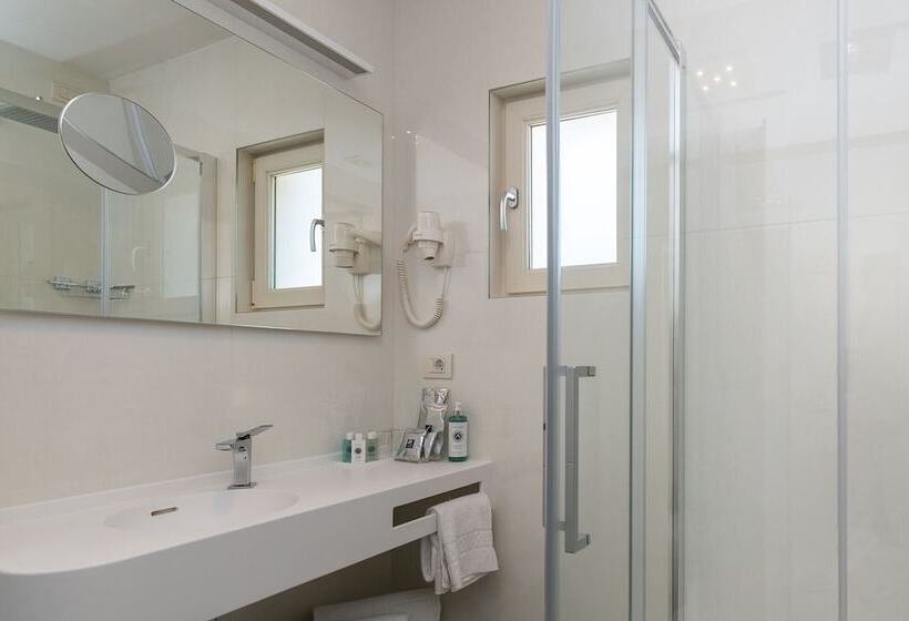 标准间带山景, Vega