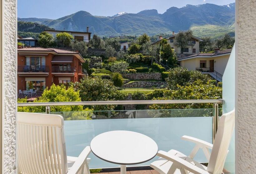 标准间带山景, Vega