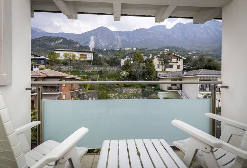 可观山景的小型套房, Vega