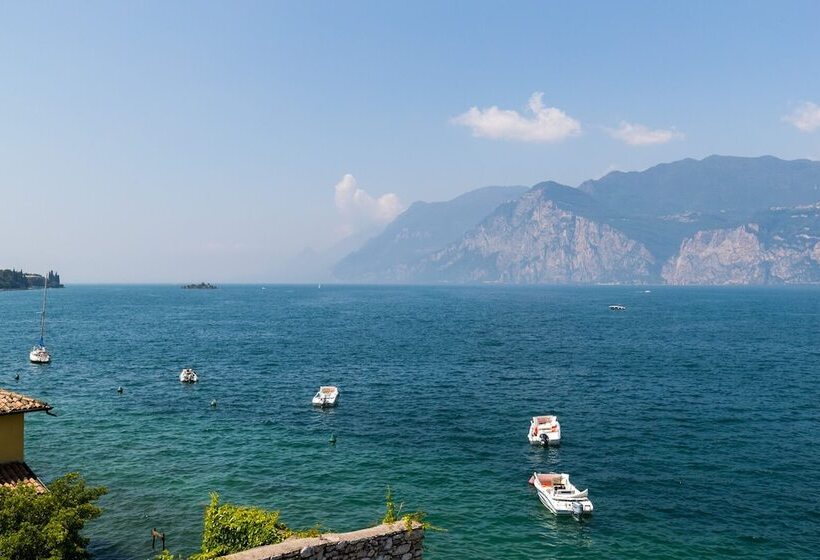 标准间带湖景, Vega