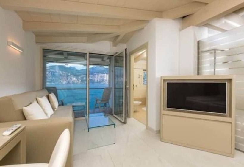 带河湖景观的轻年套房, Vega