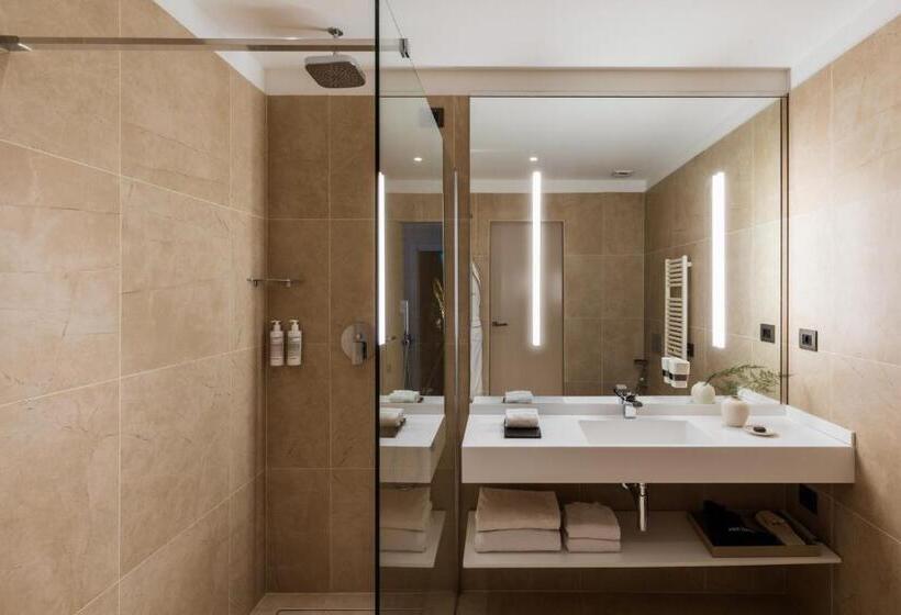 اتاق لوکس با تخت بزرگ, Worldhotel Cristoforo Colombo