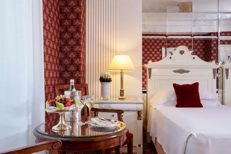 プレミアムルーム, Regency   Small Luxury Hotels Of The World