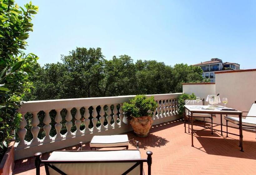 سوئیت جونیور با تراس, Regency   Small Luxury Hotels Of The World