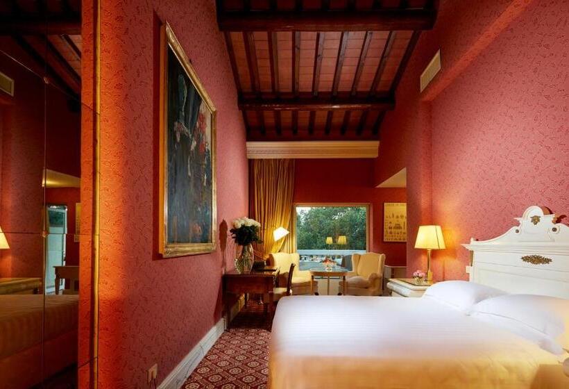 سوئیت جونیور با تراس, Regency   Small Luxury Hotels Of The World