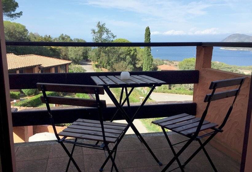 اتاق استاندارد با چشم‌انداز دریا, Resort Le Picchiaie
