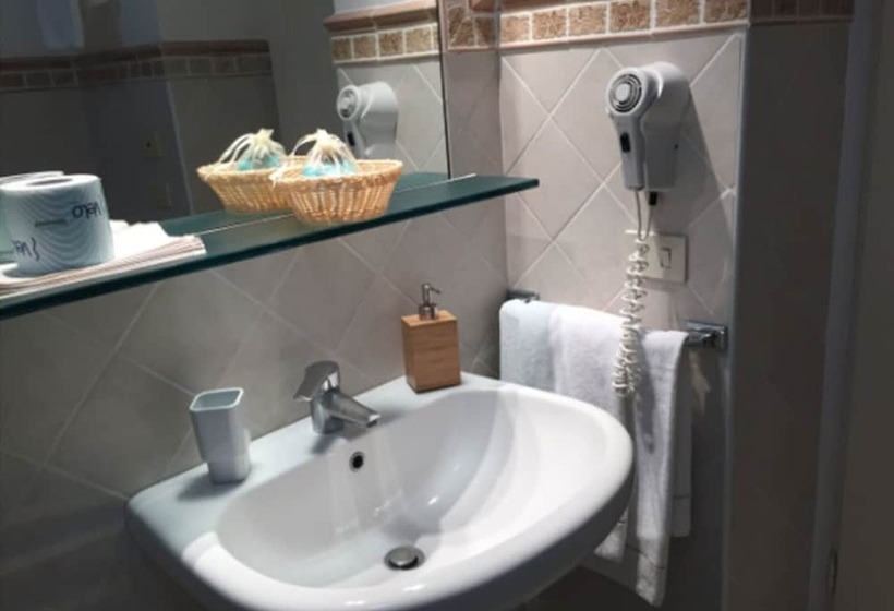 اتاق استاندارد با چشم‌انداز باغ, Resort Le Picchiaie