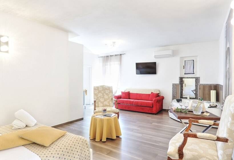 سوییت با چشم‌انداز دریا, Resort Le Picchiaie