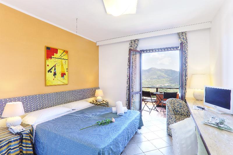 Triple Room Sea View, Resort Le Picchiaie
