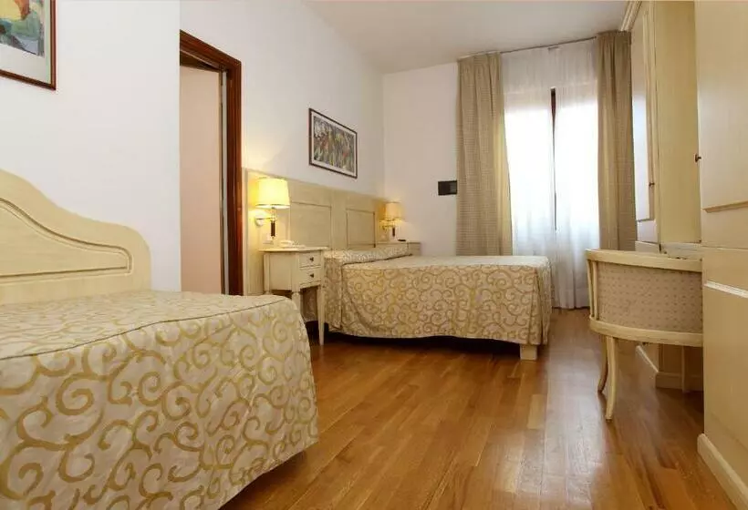 اتاق استاندارد سه نفره, Grand Hotel Duomo