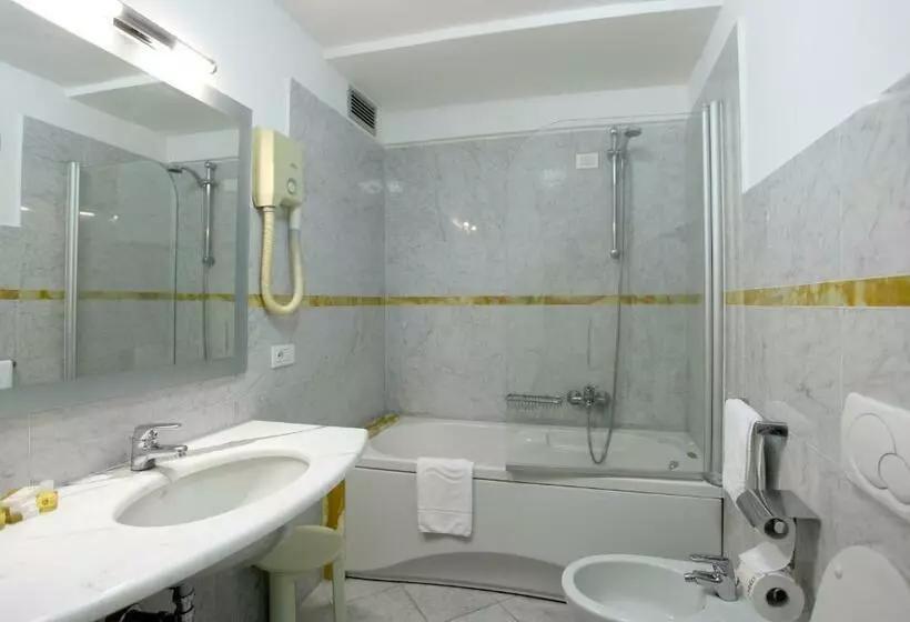 اتاق استاندارد سه نفره, Grand Hotel Duomo