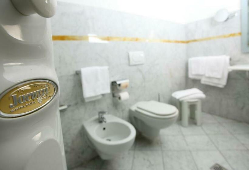 اتاق استاندارد سه نفره, Grand Hotel Duomo