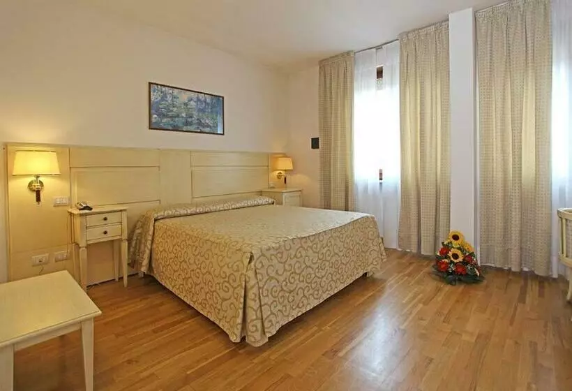 اتاق استاندارد سه نفره, Grand Hotel Duomo