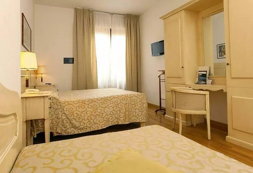 اتاق استاندارد سه نفره, Grand Hotel Duomo