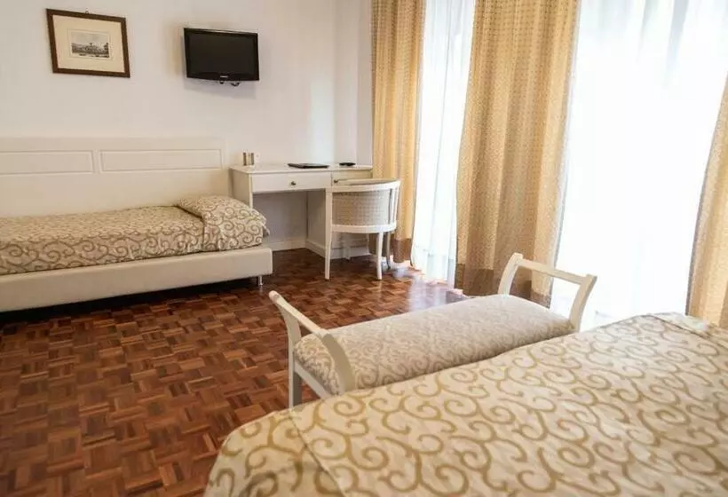 اتاق سوپریور سه تخته, Grand Hotel Duomo