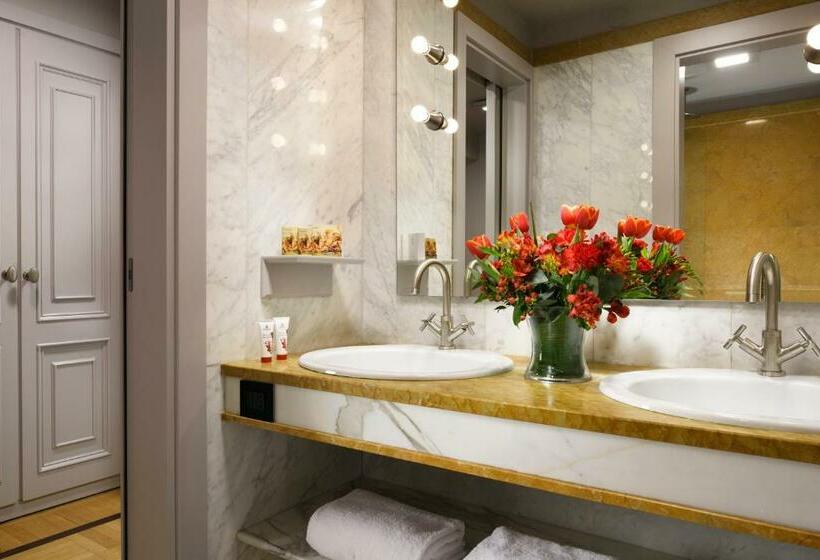 חדר קלאסי עם נוף לים, Grand Hotel Parker S