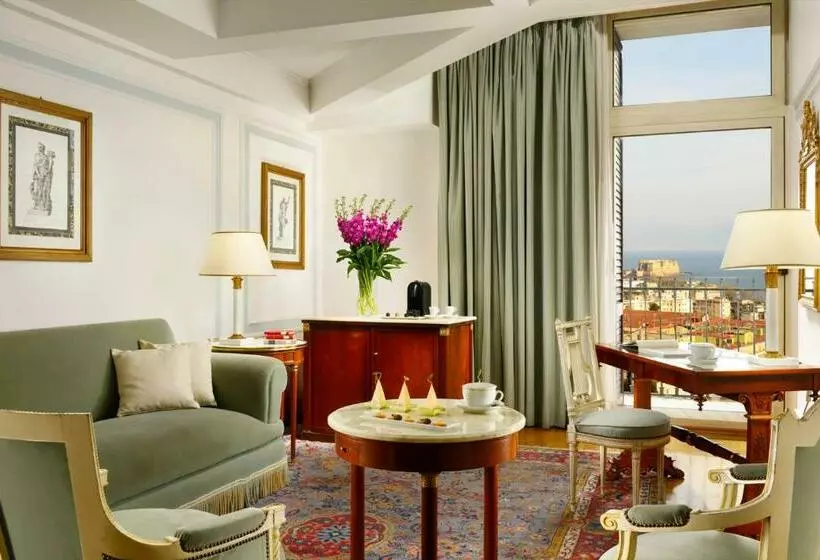 سوییت با چشم‌انداز دریا, Grand Hotel Parker's