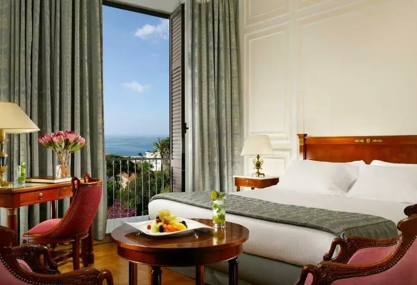 اتاق لوکس با چشم‌انداز دریا, Grand Hotel Parker's
