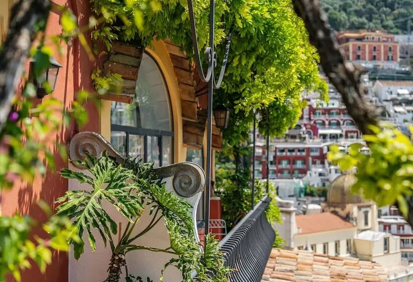 سوییت جونیور با چشمانداز دریا, Albergo Miramare Positano