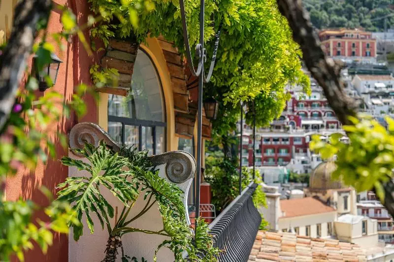 سوییت جونیور با چشمانداز دریا, Albergo Miramare Positano