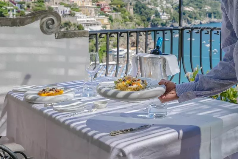 سوییت جونیور با چشمانداز دریا, Albergo Miramare Positano