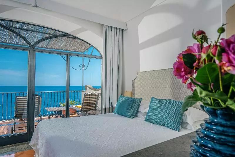 سوییت جونیور با چشمانداز دریا, Albergo Miramare Positano
