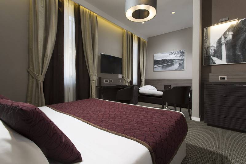 Camera Tripla Deluxe, Artemide