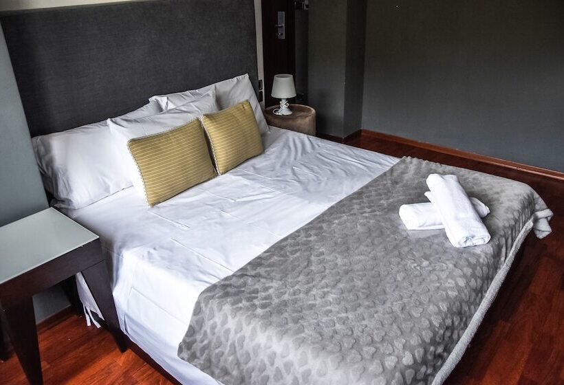 חדר סטנדרט, Aston