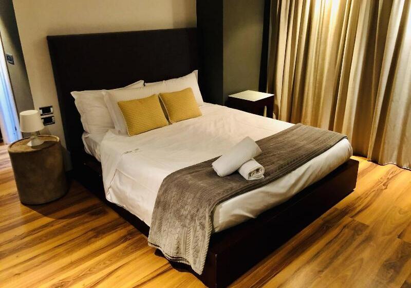 חדר סטנדרט יחיד, Aston