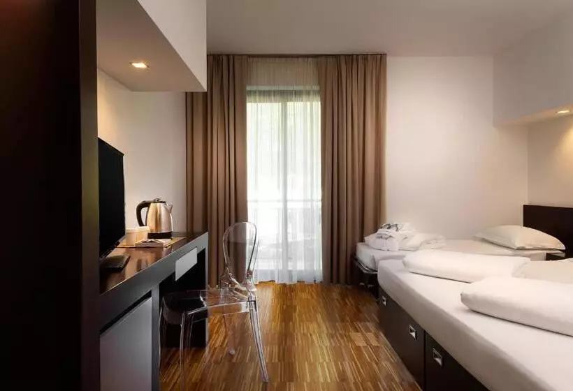 اتاق سوپریور سه تخته, Astoria Resort