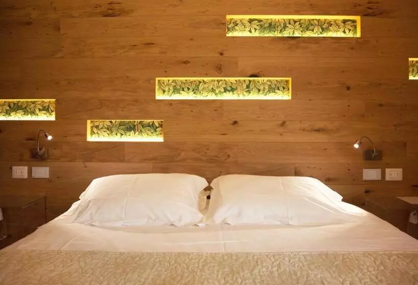 سوییت جونیور لوکس, Astoria Resort