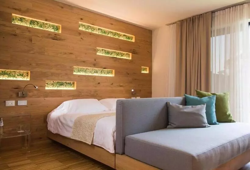 سوییت جونیور لوکس, Astoria Resort