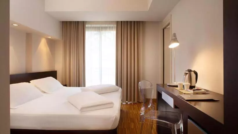 سوییت خانوادگی, Astoria Resort