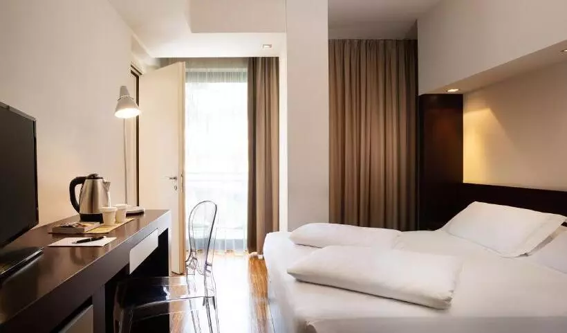 سوییت خانوادگی, Astoria Resort