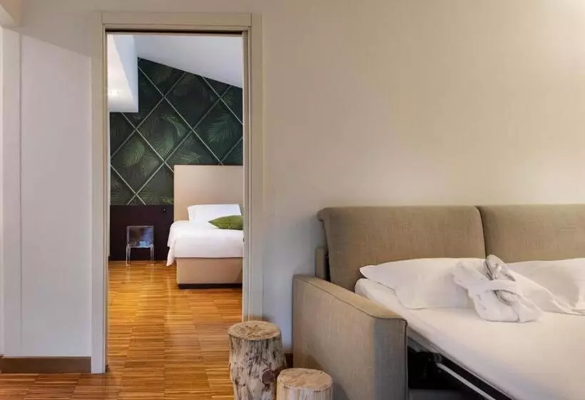 سوییت, Astoria Resort