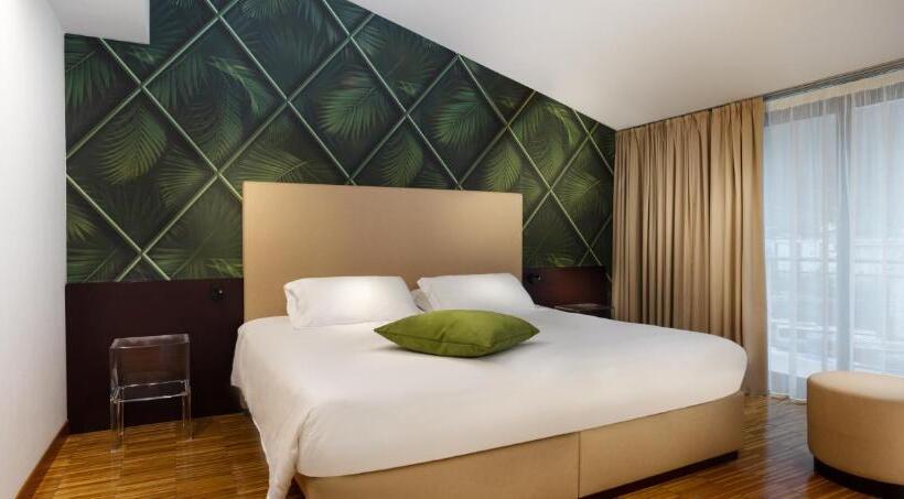 스위트, Astoria Resort