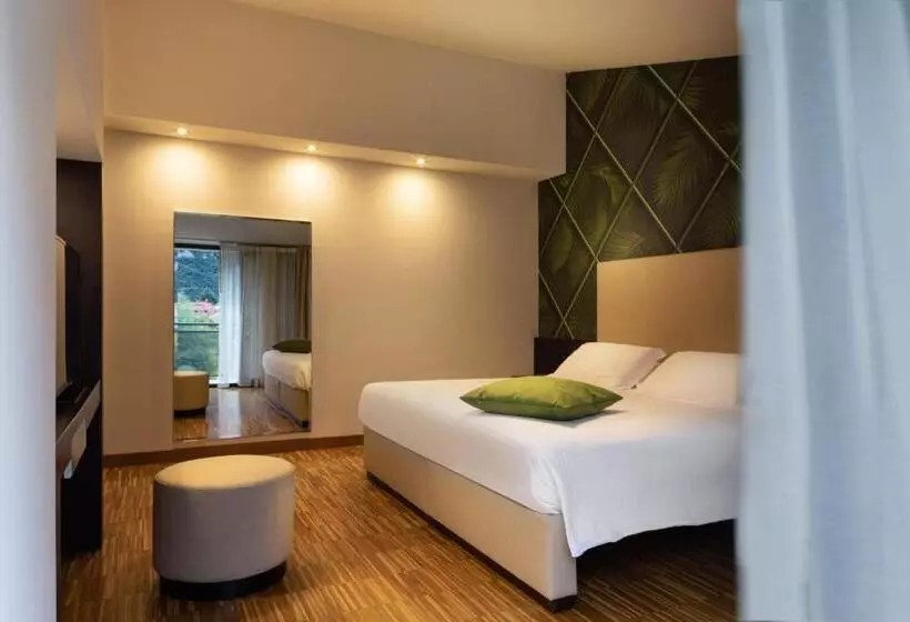 سوییت, Astoria Resort