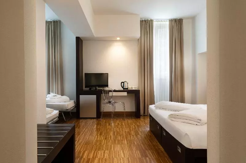 اتاق استاندارد چهار تخته, Astoria Resort