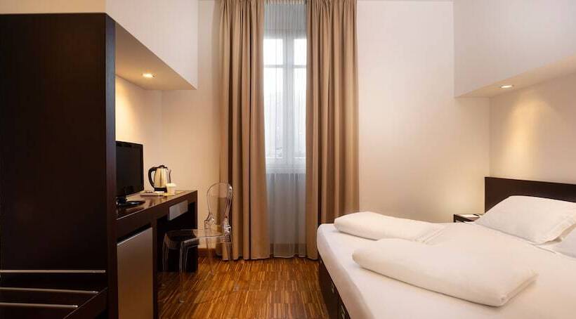 标准间, Astoria Resort