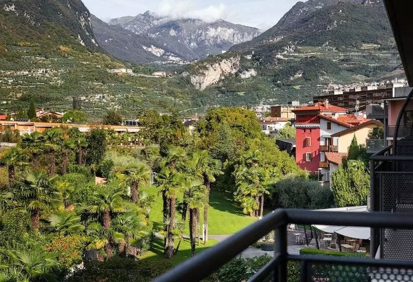 اتاق سوپریور سه تخته, Astoria Resort