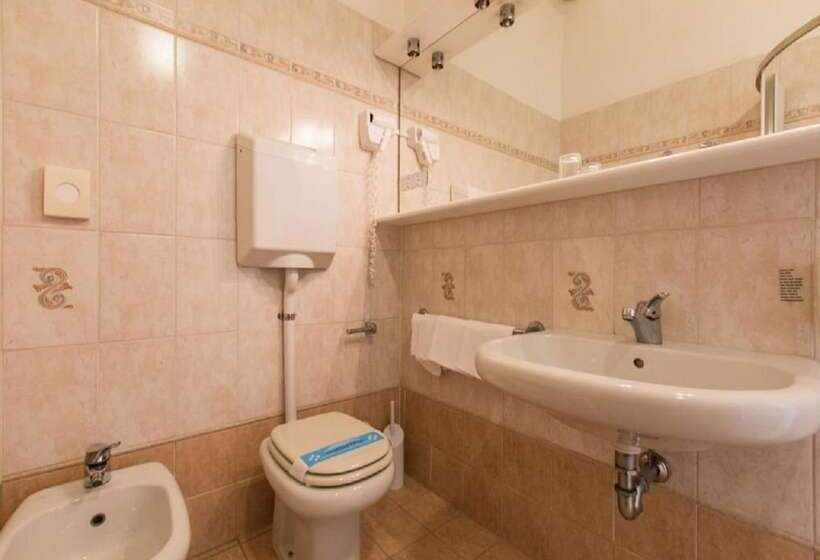 エコノミールーム, Atlas