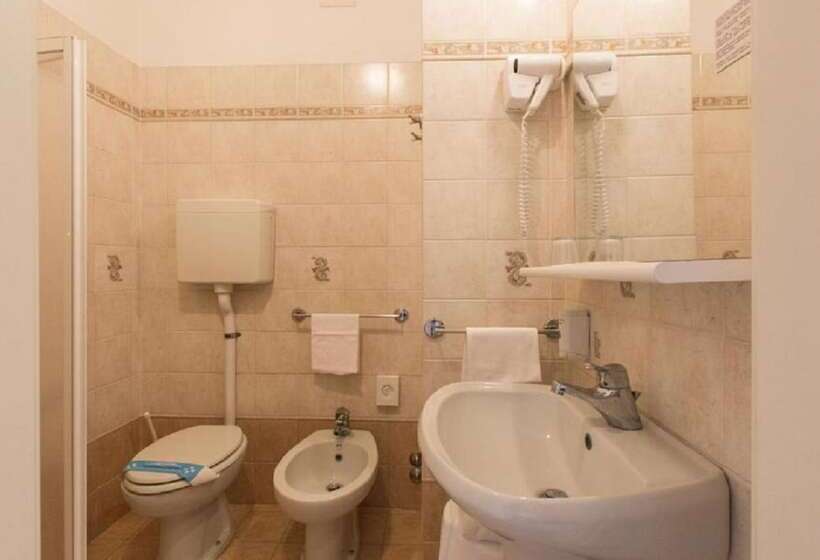 エコノミートリプルルーム, Atlas